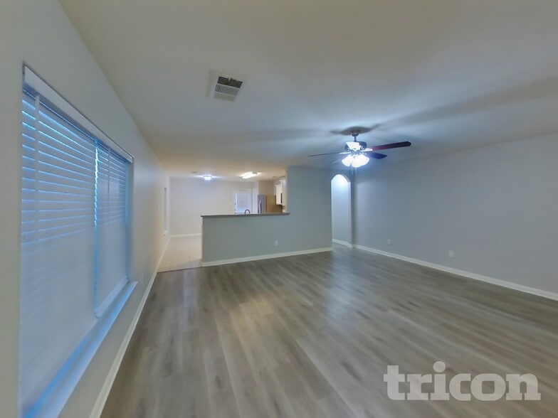 Building Photo - 4817 Cedar Springs Dr