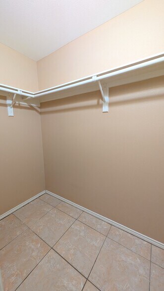 Building Photo - 808 W Arroyo Park Ln