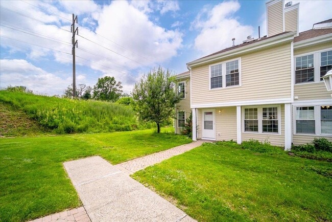 Building Photo - 1421 Whispering Hills Dr