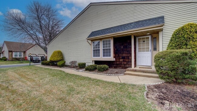 Building Photo - 18B Thomas Paine Dr