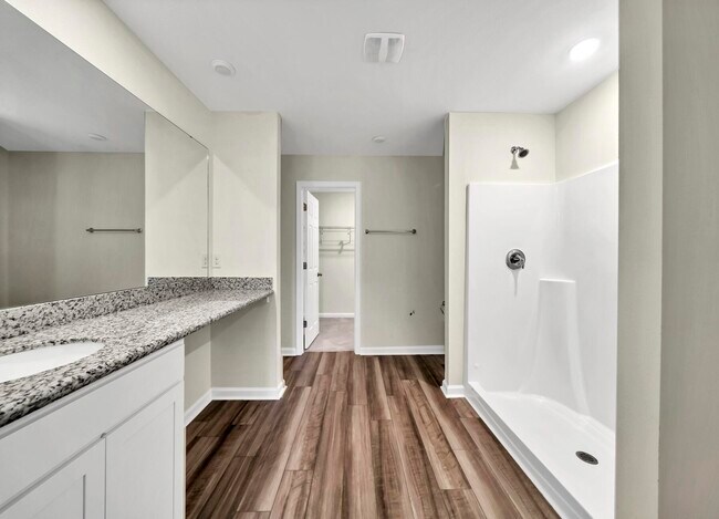 Building Photo - 10 Riverwalk Xing