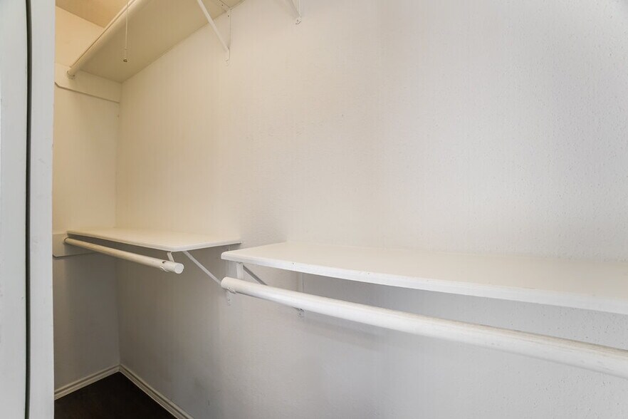 Building Photo - 17219 Harmony Hill Dr