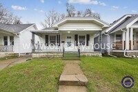 Building Photo - 2032 Barrows St