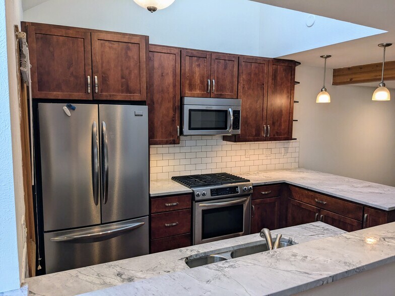 Building Photo - 3114 Bell Dr