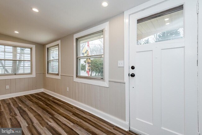 Building Photo - 21 Elm Rd