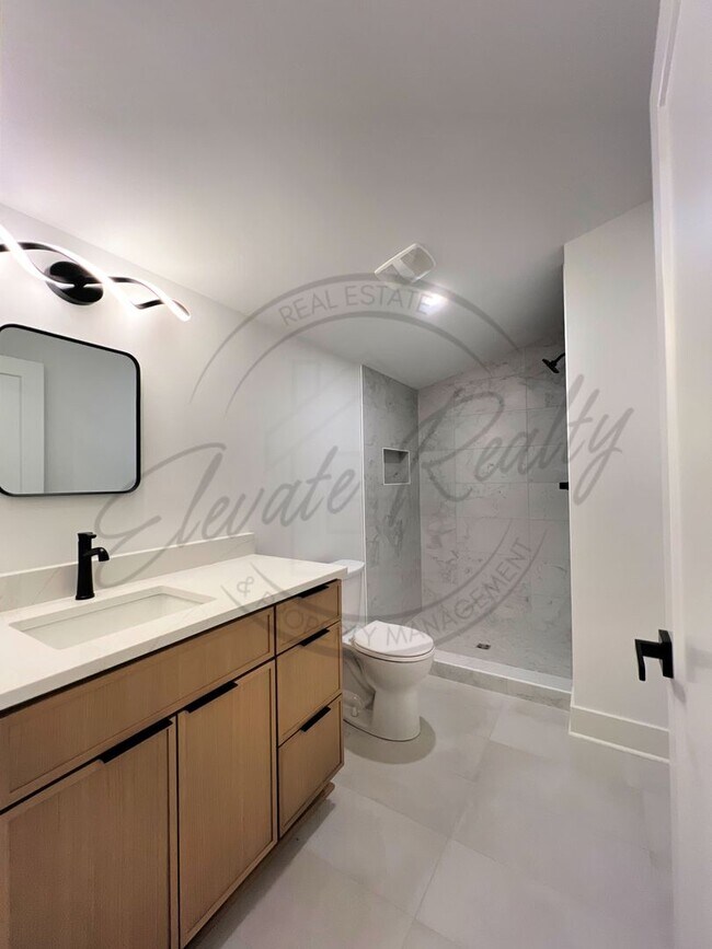 Building Photo - Modern Elegance in the Heart of Nashville ...