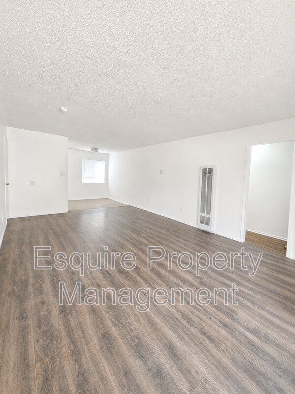 Building Photo - 2056 N Ventura Rd