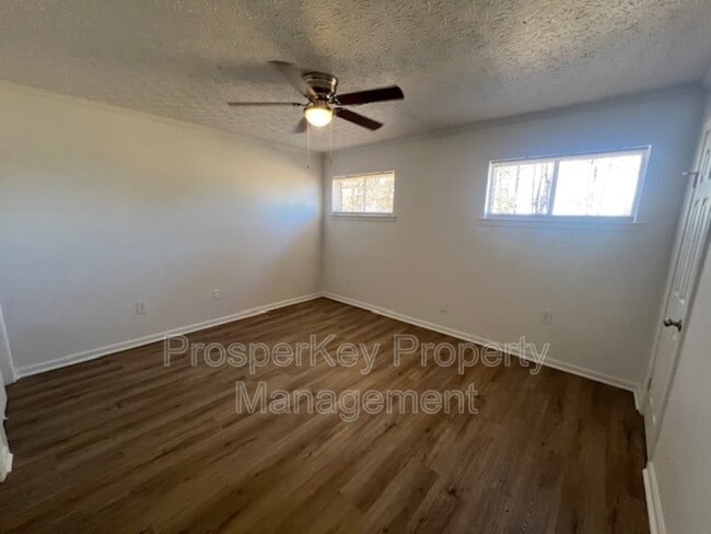 Building Photo - 2745 N Wallace Dr