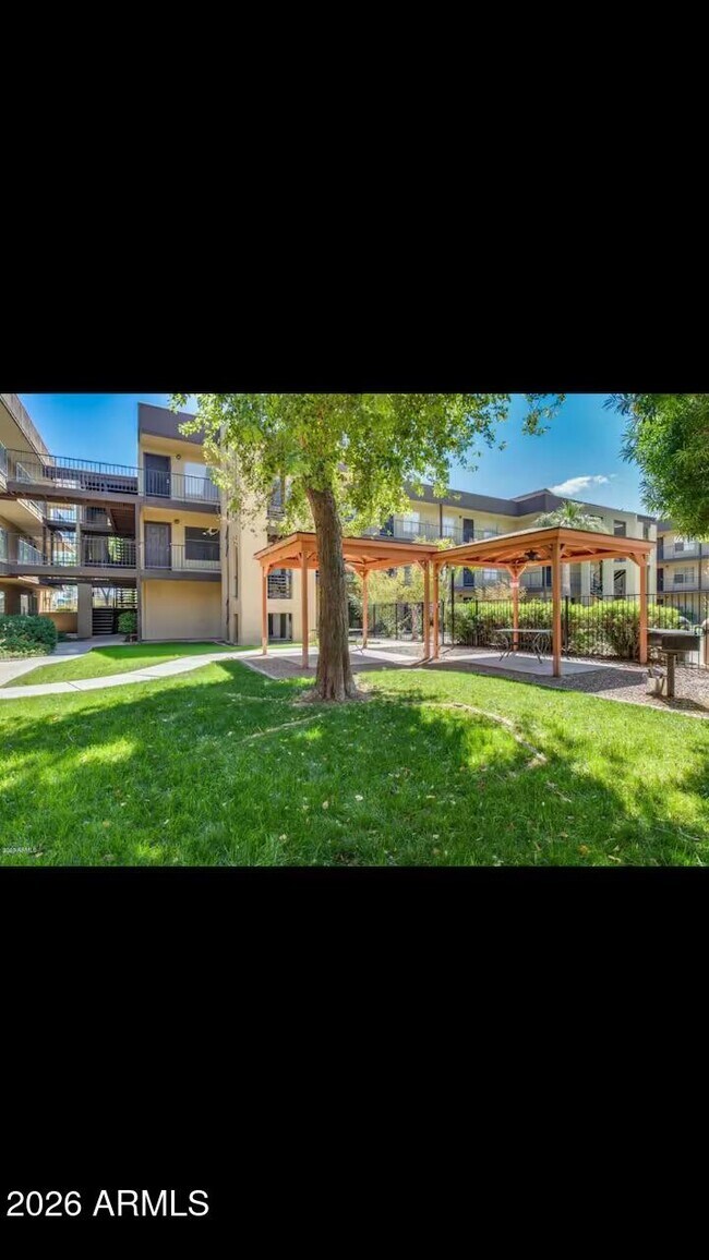 Building Photo - 461 W Holmes Ave