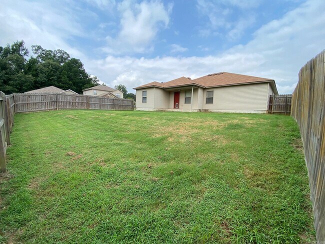 Building Photo - 2633 Chapel Creek Dr