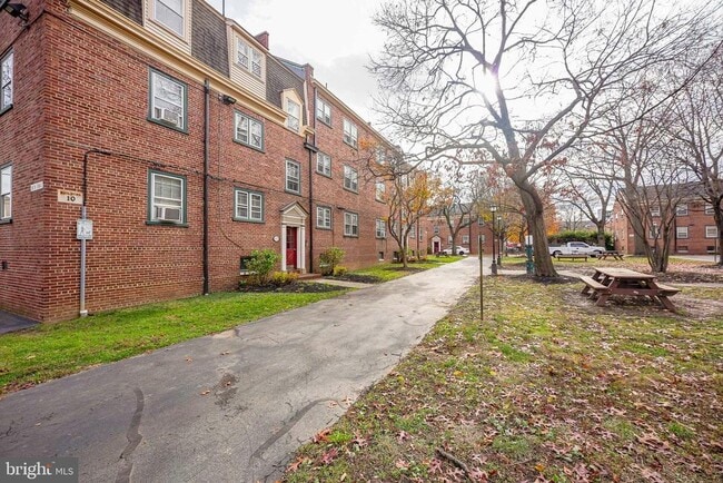 Building Photo - 671 Franklin Pl