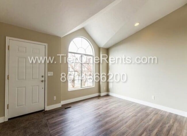 Building Photo - This property offers a NO DEPOSIT option a...