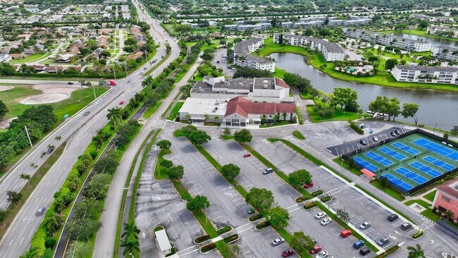 Building Photo - 177 Fanshaw E