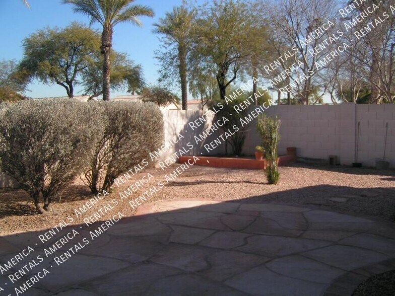 Building Photo - 13182 W Cypress St
