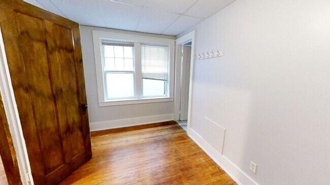 Building Photo - 693 Park Ave