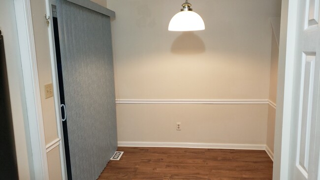 Building Photo - 1448 Maria Ave