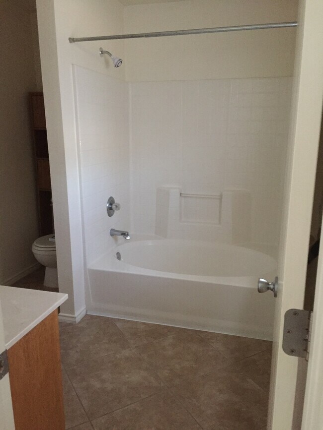 Building Photo - All Tile