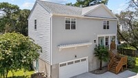 Building Photo - Modern comfort Beach living