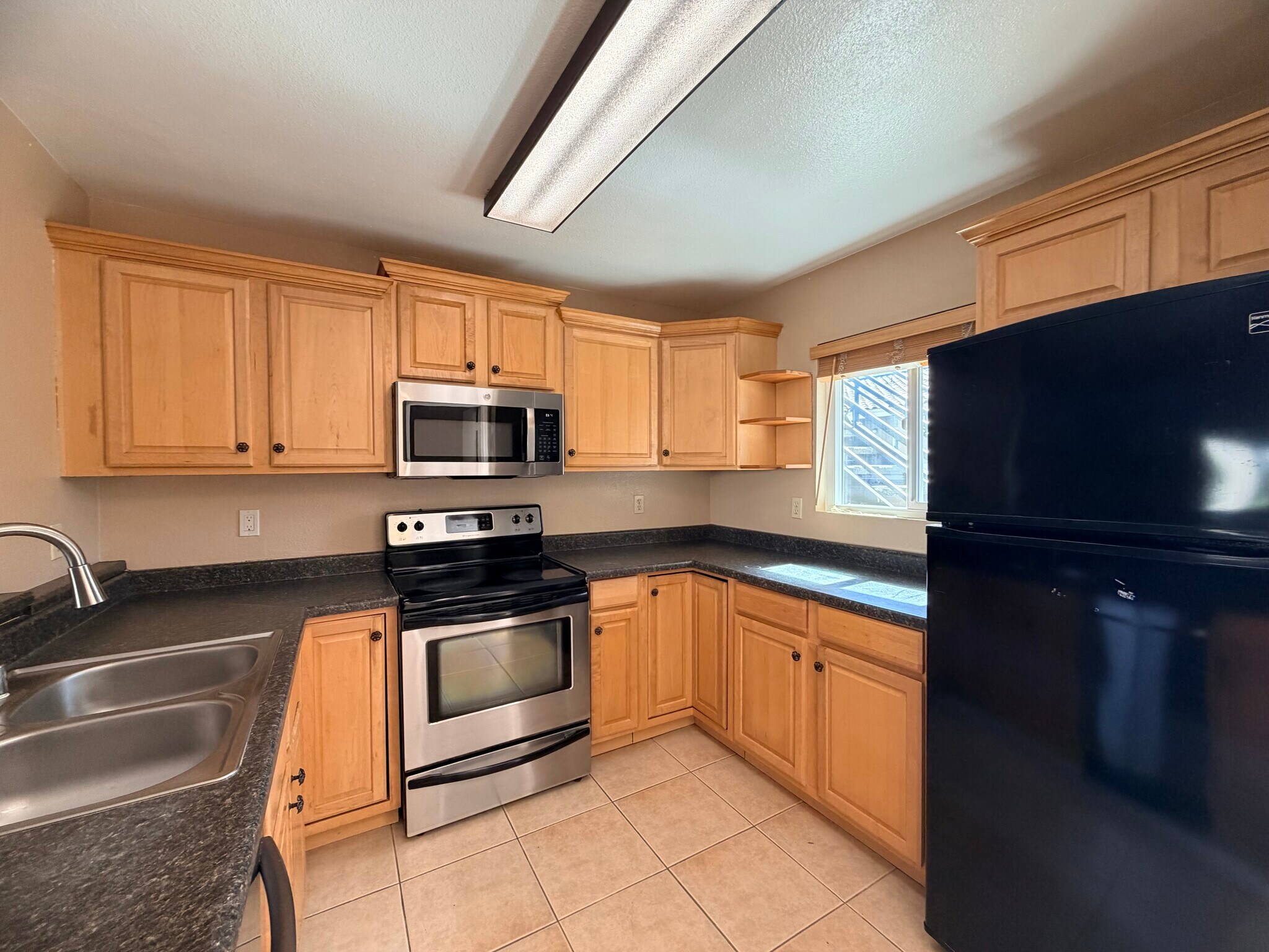 Building Photo - 7545 Charmant Dr