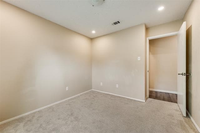 Building Photo - 512 W Oakdale Rd