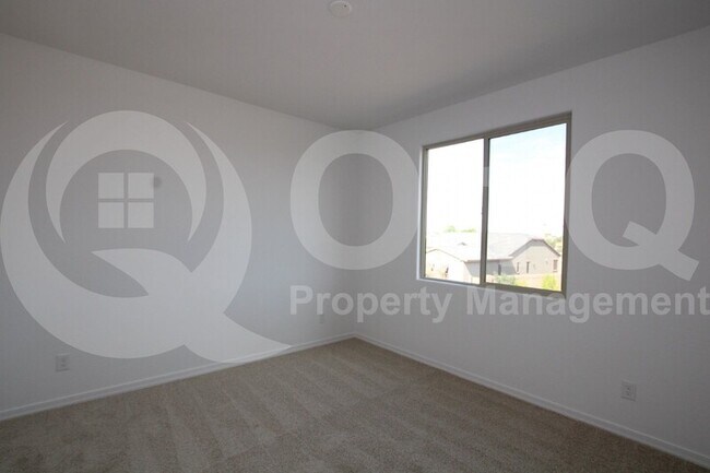 Building Photo - 8717 W Vista Ave