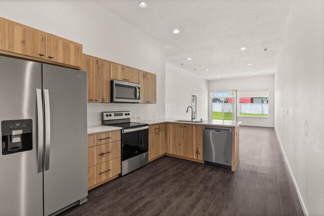 Building Photo - 604 S Crescent Ln