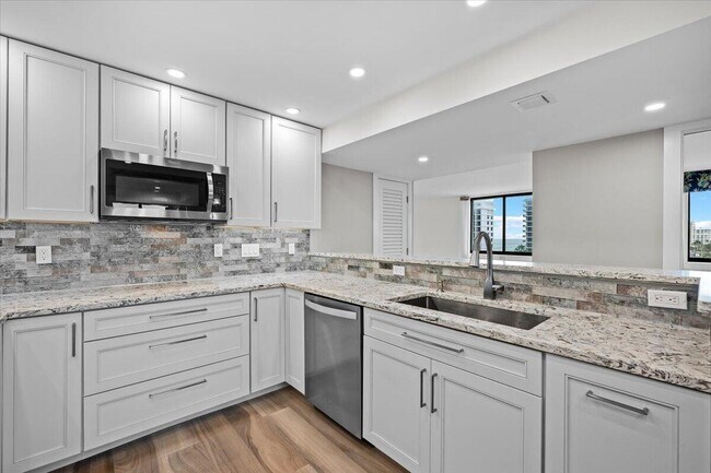 Building Photo - 911 Ocean Dr