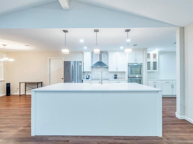 Building Photo - 317 Cedar Dr