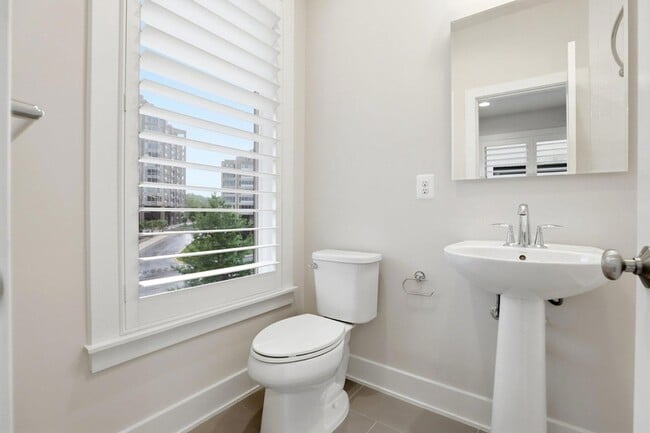 Building Photo - 6924 Rockledge Dr