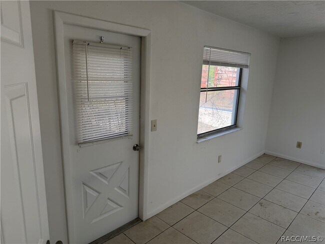 Building Photo - 229 W Casurina Pl