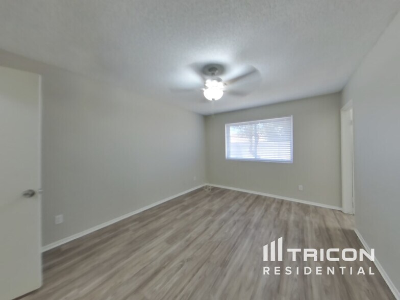 Building Photo - 3224 N Woodburne Dr
