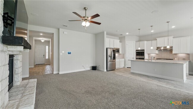 Building Photo - 1606 Folk Victorian Rd