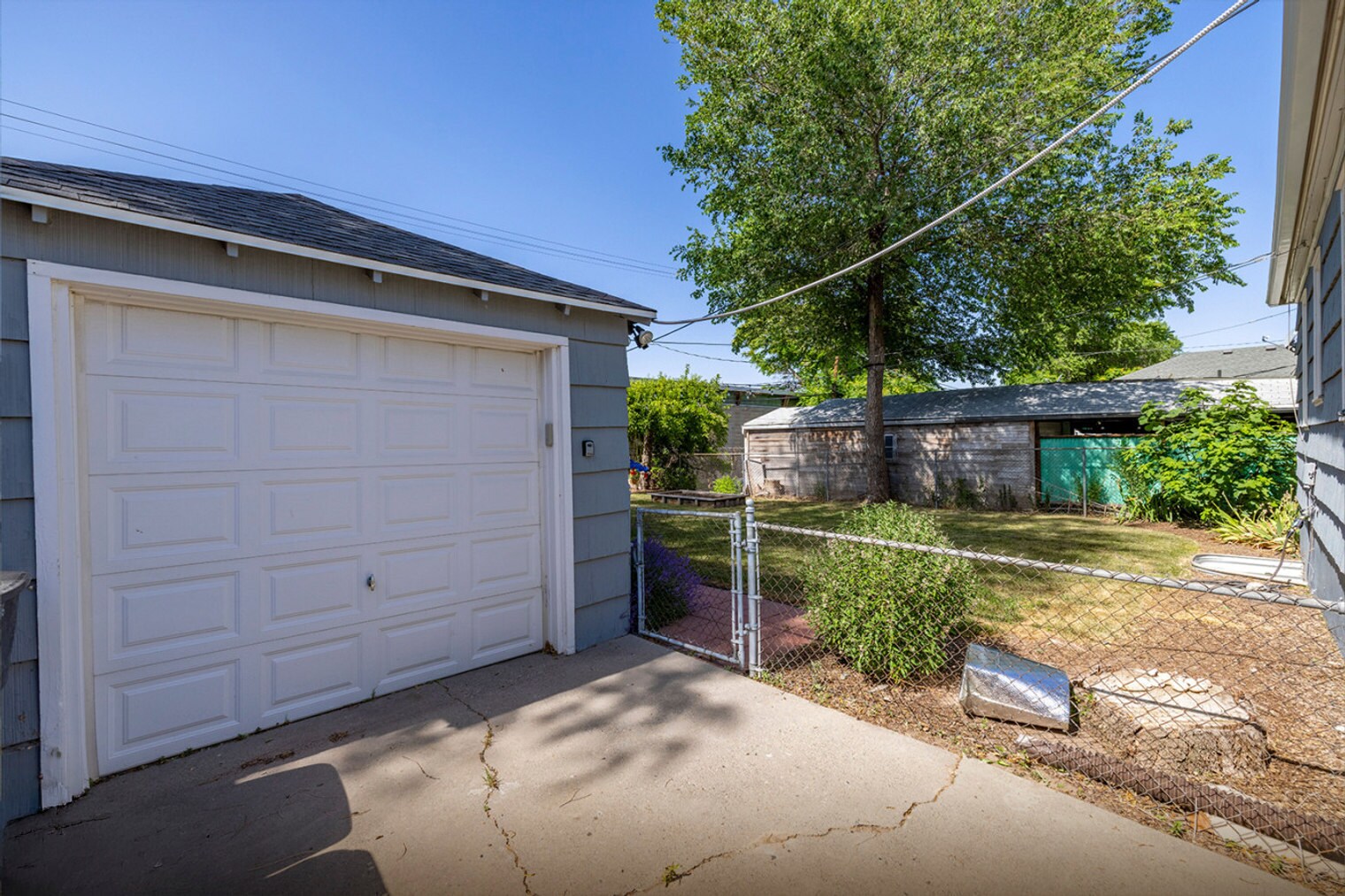 Building Photo - 356 E Utopia Ave