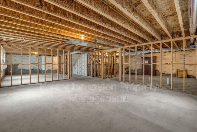 Building Photo - 1447 E Daylily Ct