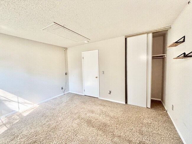 Building Photo - 11891 E Kepner Dr
