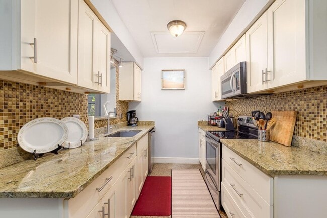 Building Photo - 145 SE 3rd Ave