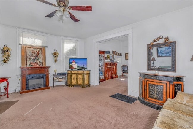 Building Photo - 119 W 21st St