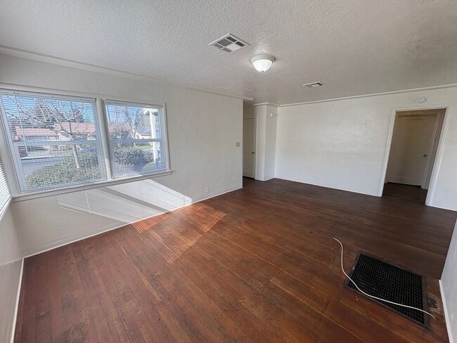 Building Photo - Cozy Home On Spacious Lot near Ballpark coming soon!