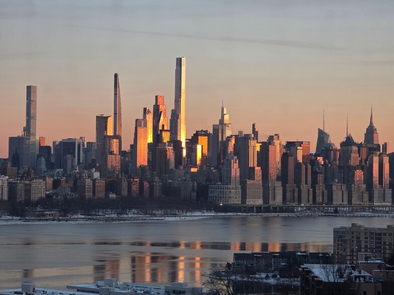 Building Photo - 9060 Palisade Ave