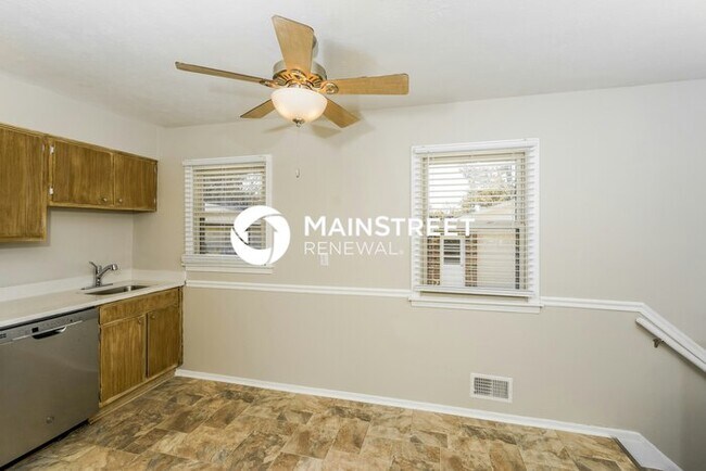 Building Photo - 3 Bedroom Pet-Friendly Home in LOUISVILLE,...