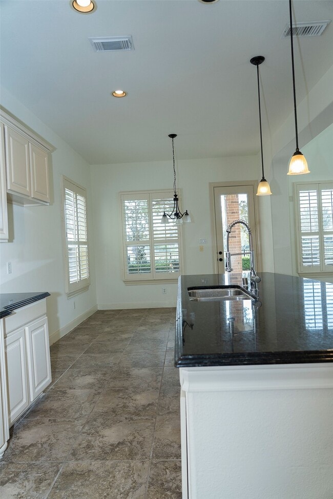 Building Photo - 9230 Hernshead Ln