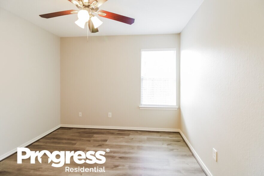Building Photo - 322 Saddleback Springs Dr