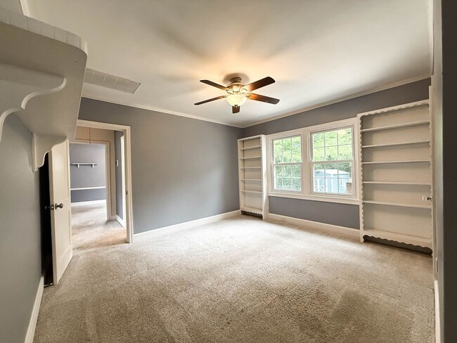 Building Photo - 2515 Camille Dr