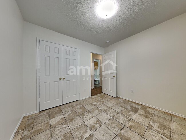 Building Photo - 217 Dartmouth Dr