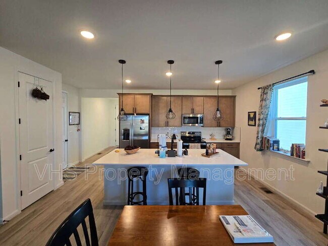 Building Photo - 609 Clover Ln