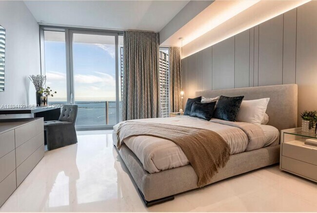 Building Photo - 300 Biscayne Blvd Way