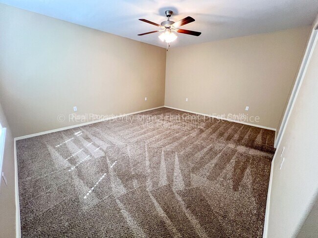 Building Photo - 420 Ridge Point Dr