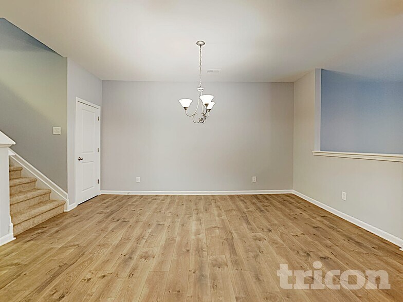 Building Photo - 3323 Lowland Dr