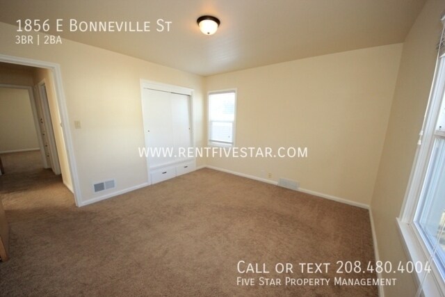 Building Photo - 1856 E Bonneville St