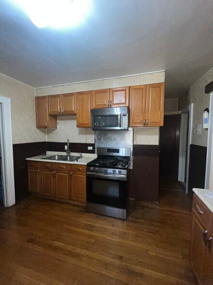 Building Photo - 577 Tremont Ave